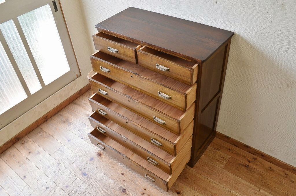 レトロ家具　レトロなデザインのアンティークチェスト