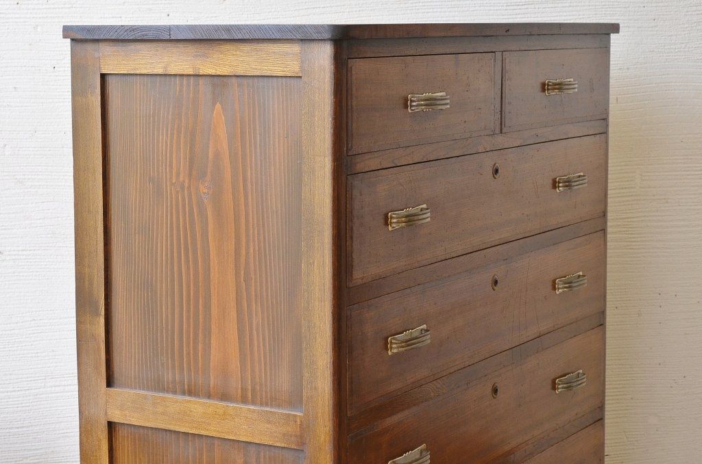 レトロ家具　レトロなデザインのアンティークチェスト