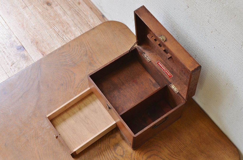 アンティーク雑貨　珍品!古いナラ材のアンティーク救急箱(収納箱)