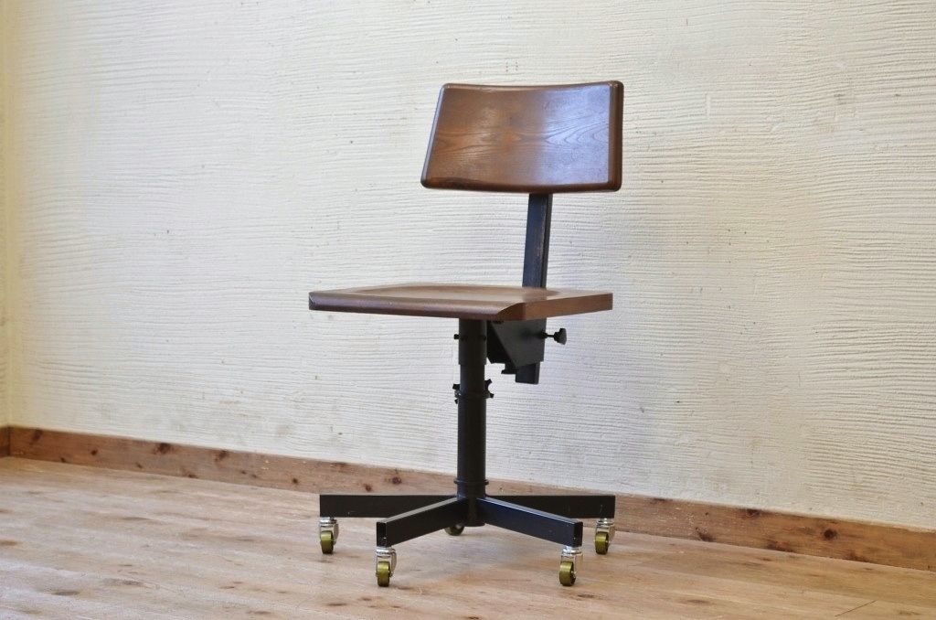アンティーク家具　1970年代素敵なデザインのファクトリーチェア