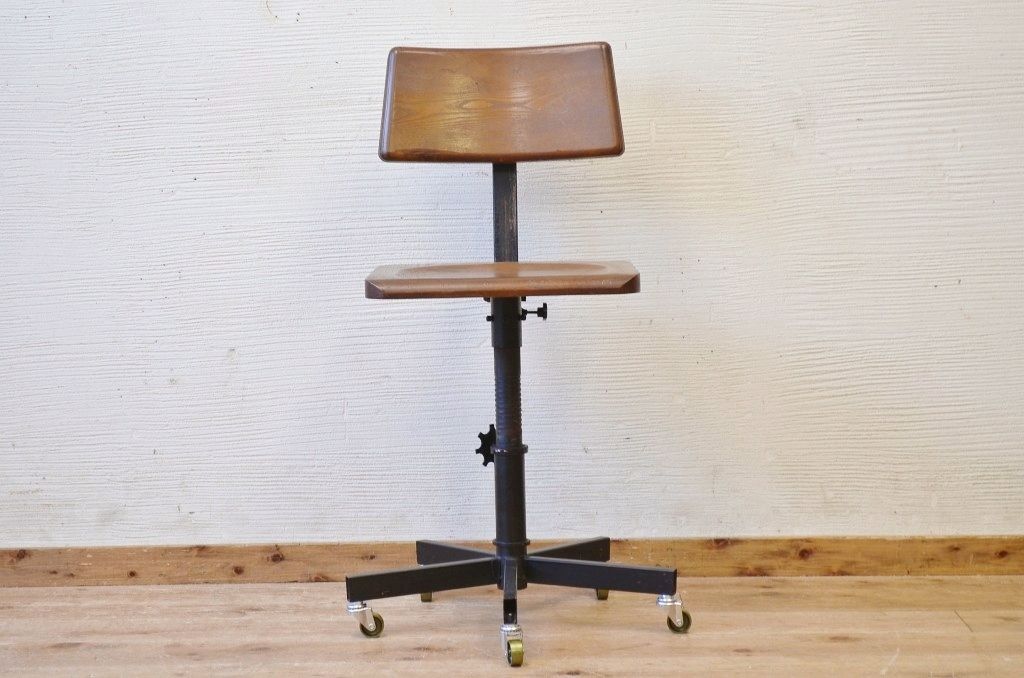 アンティーク家具　1970年代素敵なデザインのファクトリーチェア