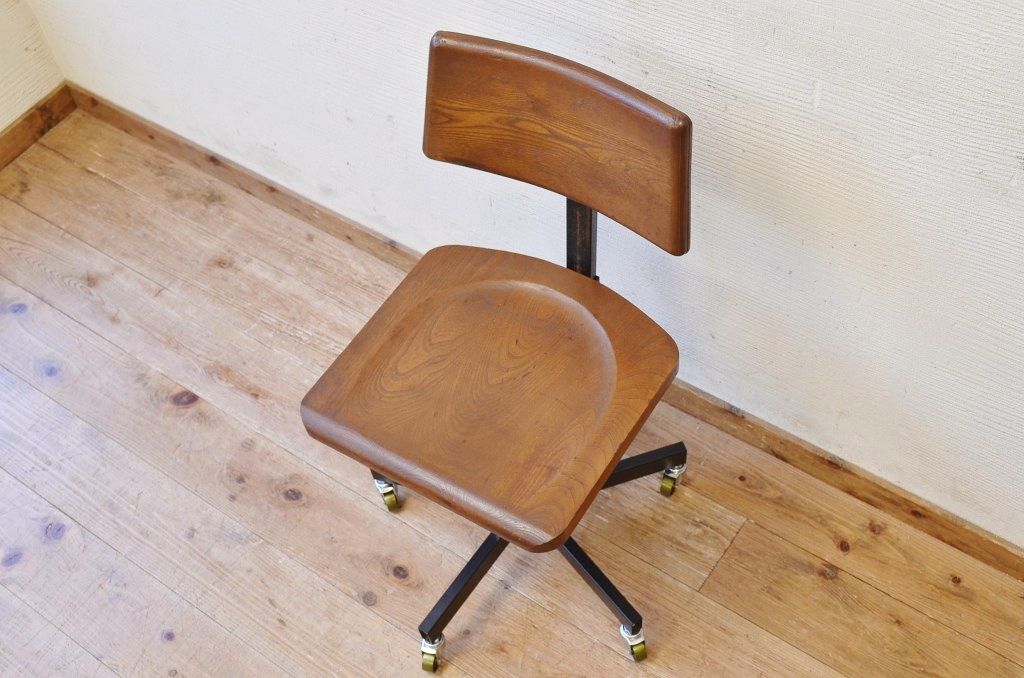 アンティーク家具　1970年代素敵なデザインのファクトリーチェア