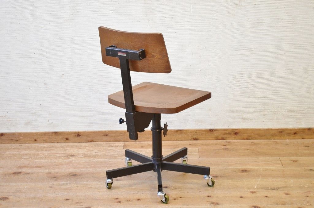 アンティーク家具　1970年代素敵なデザインのファクトリーチェア