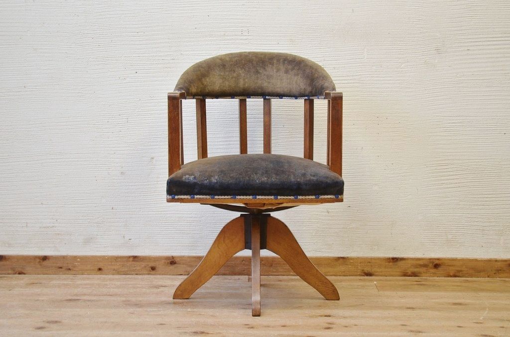 レトロ家具　ジャンク品!ナラ材のレトロな回転いす(椅子)