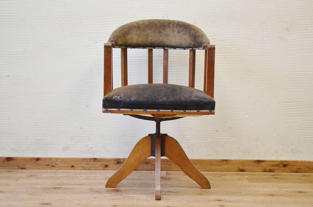 レトロ家具　ジャンク品!ナラ材のレトロな回転いす(椅子)