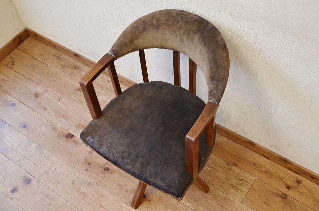 レトロ家具　ジャンク品!ナラ材のレトロな回転いす(椅子)
