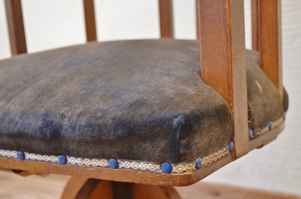 レトロ家具　ジャンク品!ナラ材のレトロな回転いす(椅子)