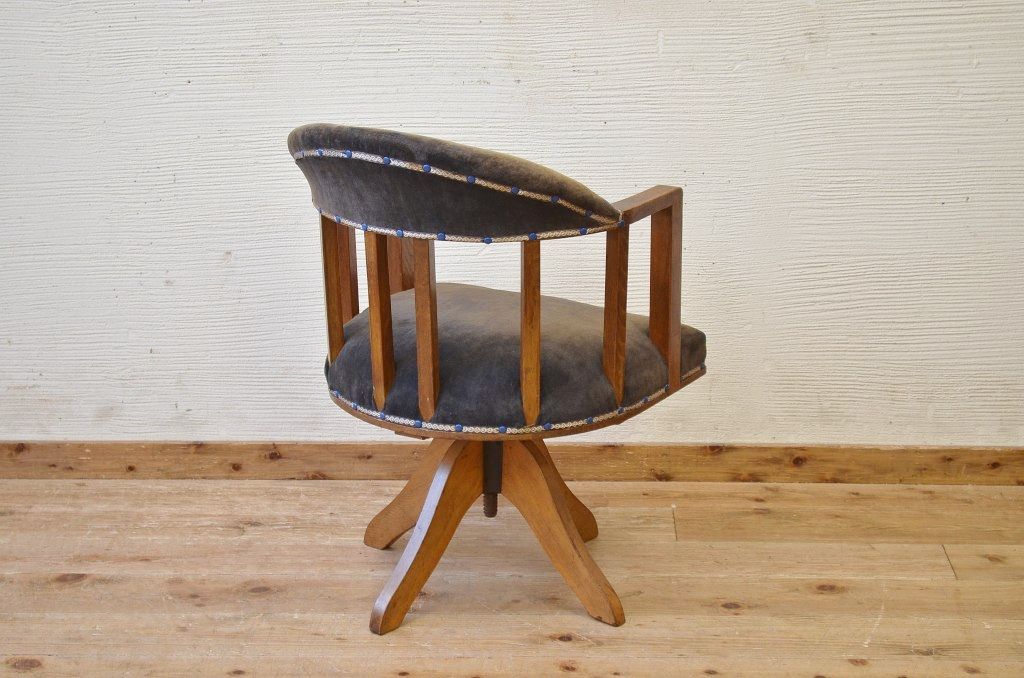 レトロ家具　ジャンク品!ナラ材のレトロな回転いす(椅子)