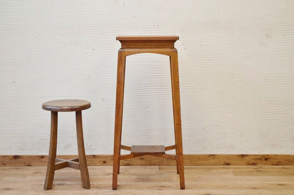 レトロ家具　アンティークレトロなデザインの花台