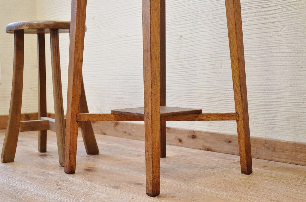 レトロ家具　アンティークレトロなデザインの花台
