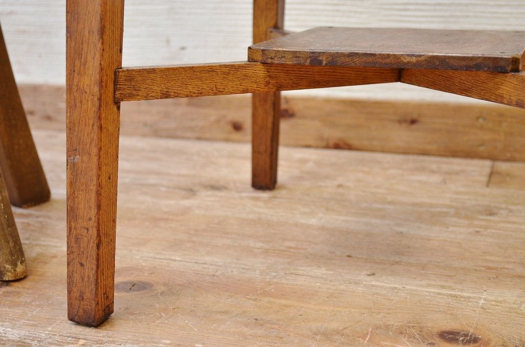 レトロ家具　アンティークレトロなデザインの花台
