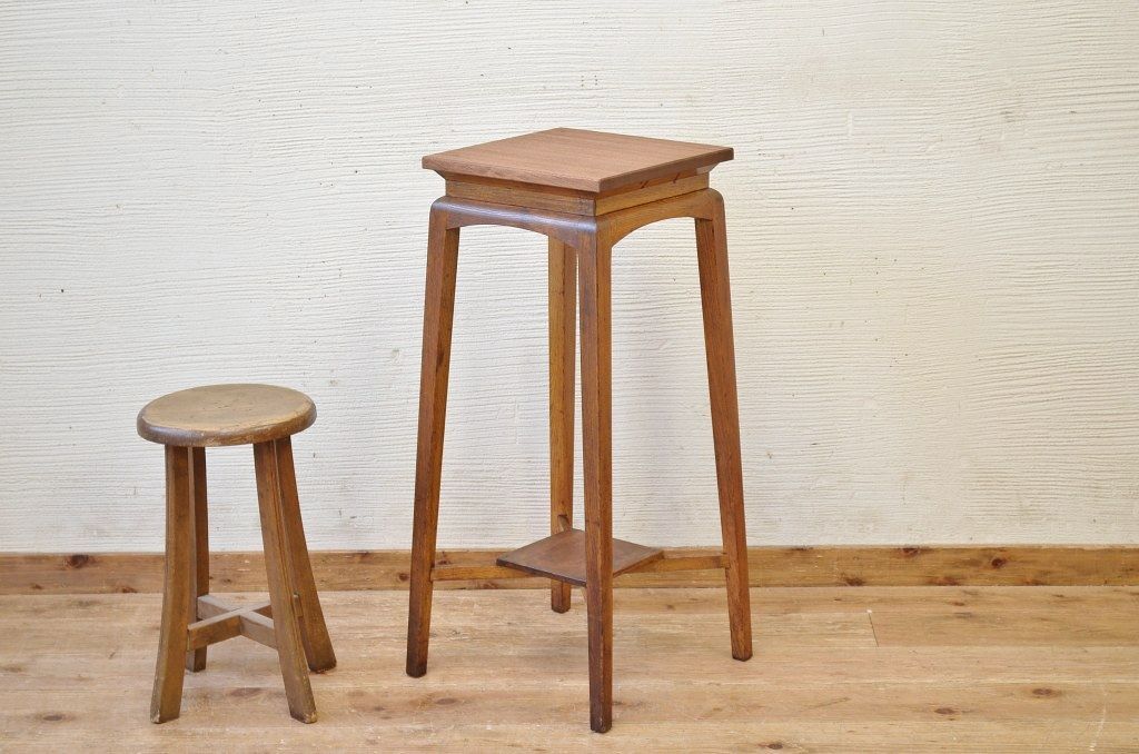 レトロ家具　アンティークレトロなデザインの花台