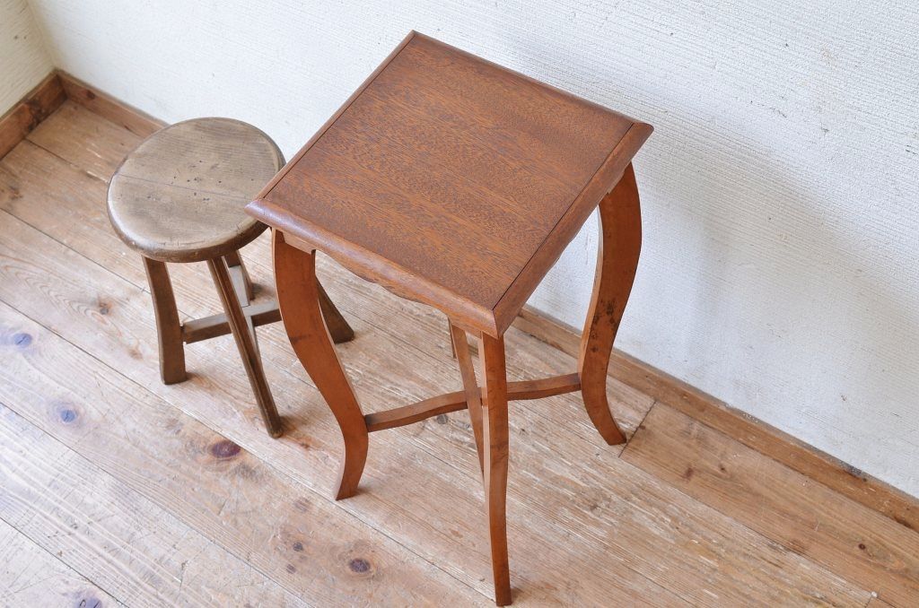 アンティーク家具　可愛いデザイン!アンティーク猫脚花台