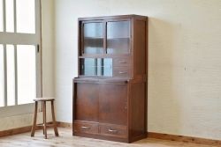レトロ家具　☆レトロなデザインのモールガラス食器棚