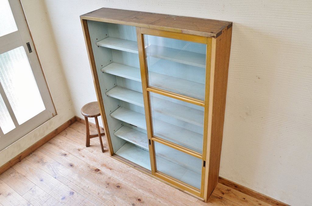 レトロ家具　レトロなデザインの薄型収納棚(本棚)