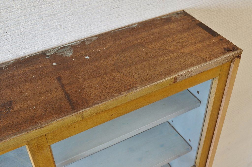 レトロ家具　レトロなデザインの薄型収納棚(本棚)