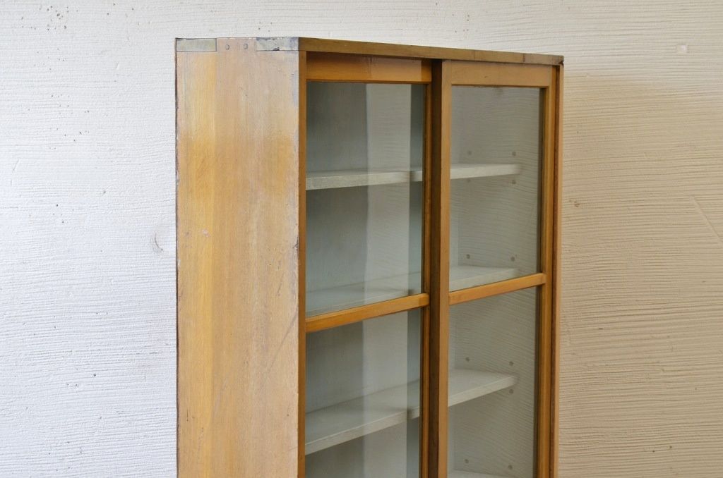 レトロ家具　レトロなデザインの薄型収納棚(本棚)