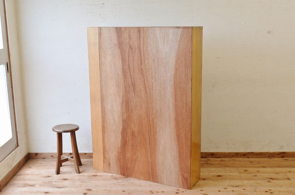 レトロ家具　レトロなデザインの薄型収納棚(本棚)