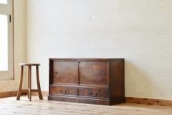 アンティーク家具　古い栗材と欅材の上質なローボード(収納棚)