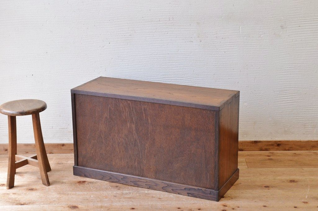 アンティーク家具　古い栗材と欅材の上質なローボード(収納棚)