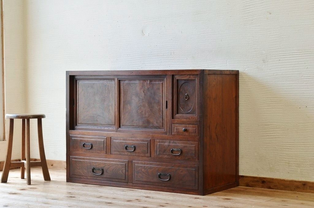 アンティーク家具　前面欅!木目の素晴らしいアンティーク収納棚