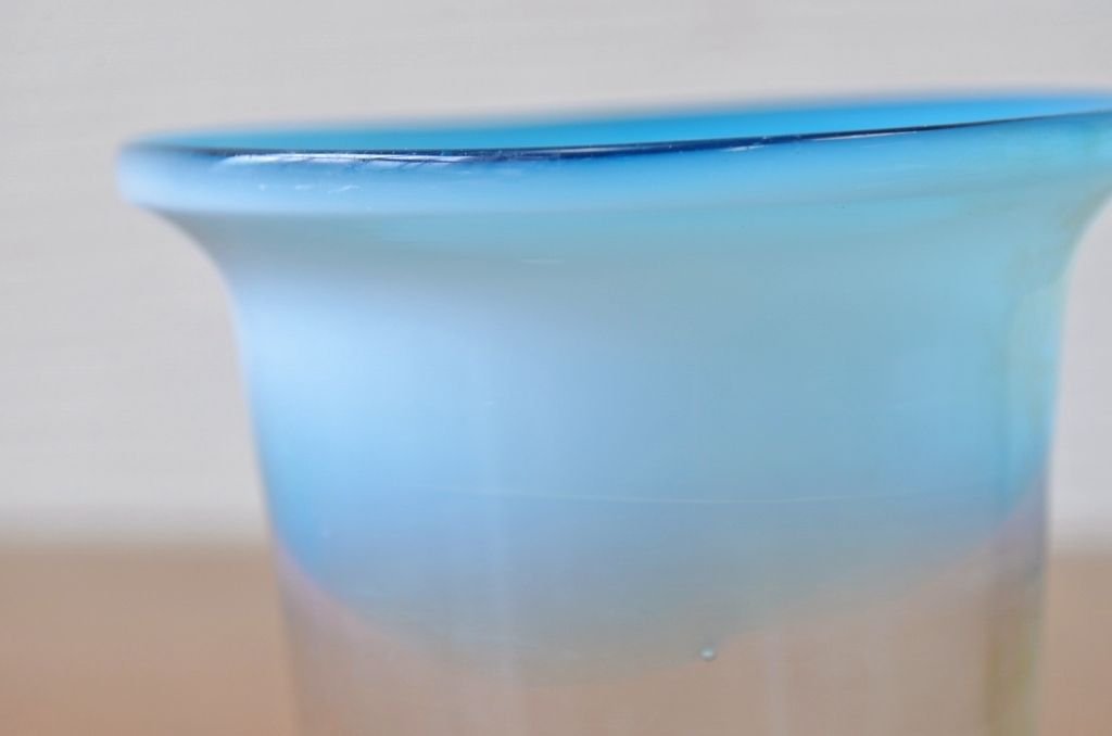 ○大正〜昭和初期!　青色乳白吹きガラス氷コップ2