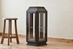 アンティーク家具　古い雑貨屋の五角形回転ガラスケース(ショーケース)
