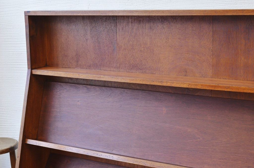 古い本屋のアンティークマガジンラック(本棚)