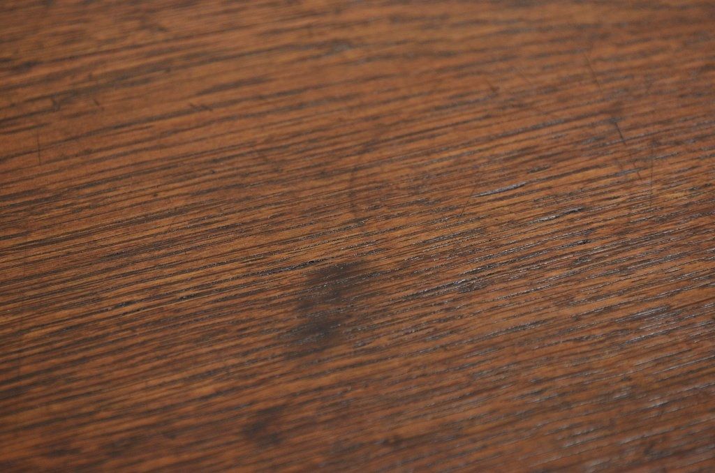 アンティーク家具　使い込まれた丸型アンティークテーブル