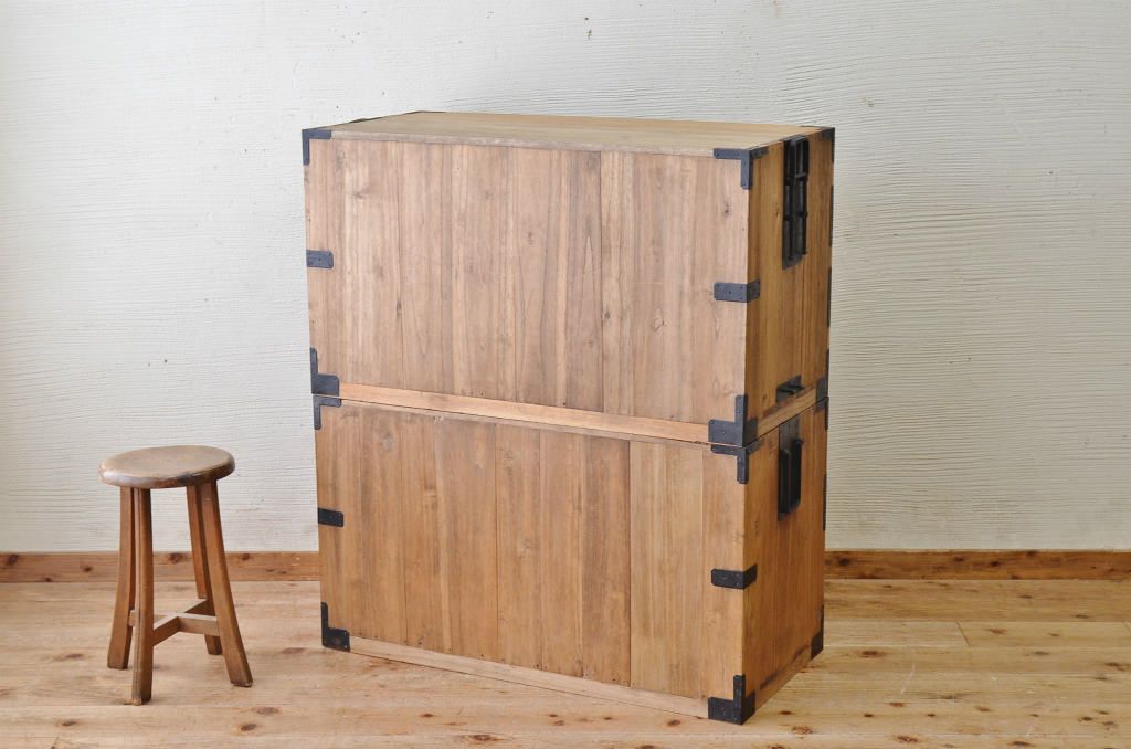 アンティーク家具　☆古民具 骨董 総桐材の金具の立派な五丁引き上手衣装箪笥(時代箪笥、桐箪笥、桐たんす)