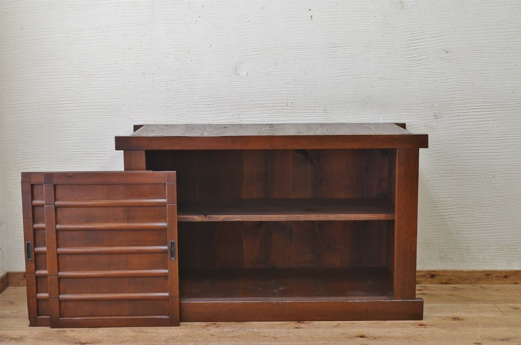 アンティーク家具　シンプルなアンティーク水屋箪笥サイドボード