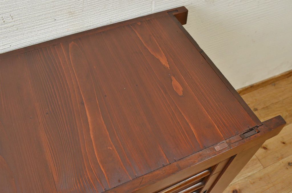 アンティーク家具　シンプルなアンティーク水屋箪笥サイドボード