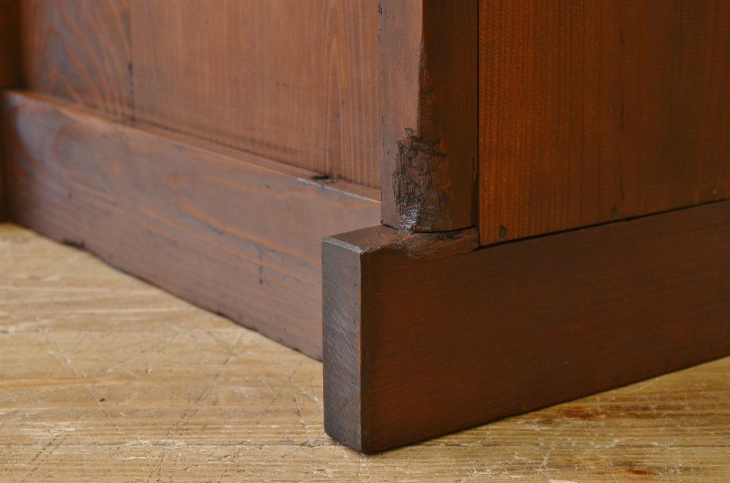 アンティーク家具　シンプルなアンティーク水屋箪笥サイドボード
