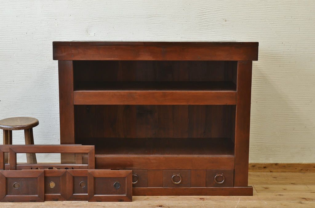 アンティーク家具　素敵なデザイン!四尺水屋箪笥サイドボード