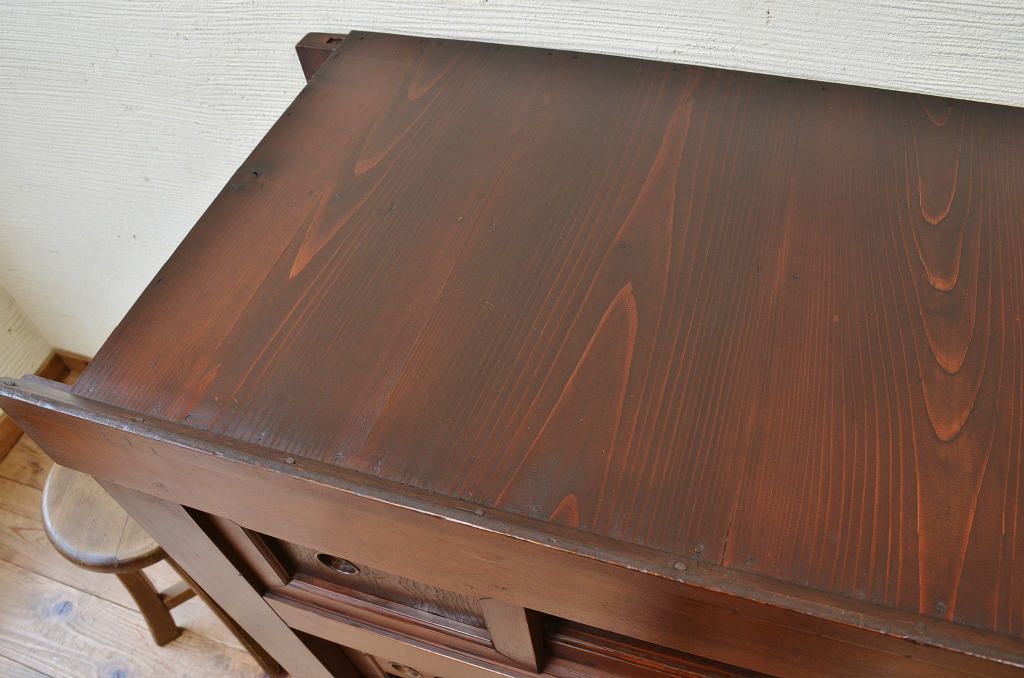 アンティーク家具　素敵なデザイン!四尺水屋箪笥サイドボード