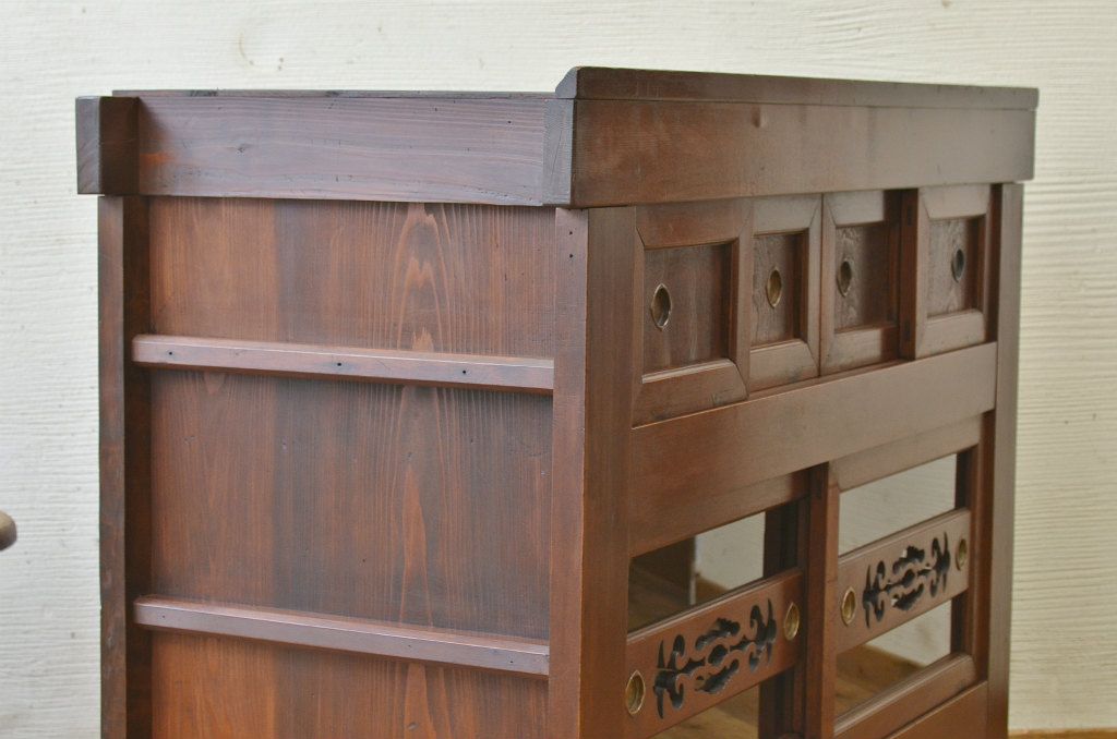 アンティーク家具　素敵なデザイン!四尺水屋箪笥サイドボード
