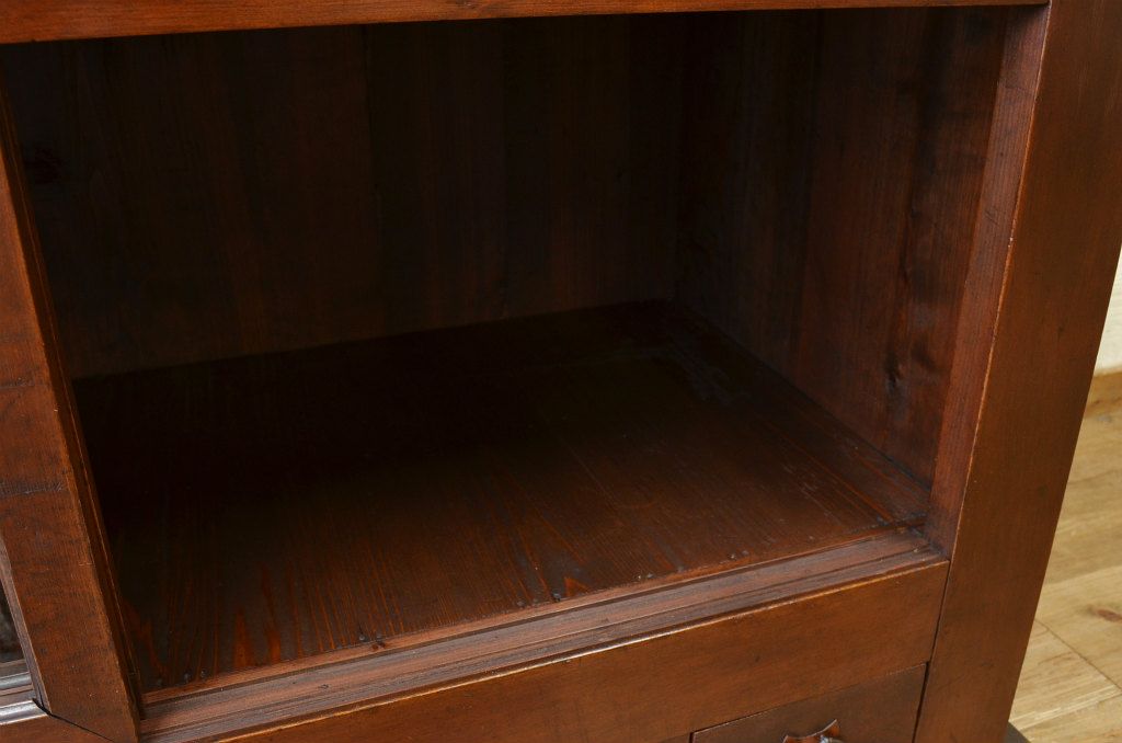 アンティーク家具　素敵なデザイン!四尺水屋箪笥サイドボード