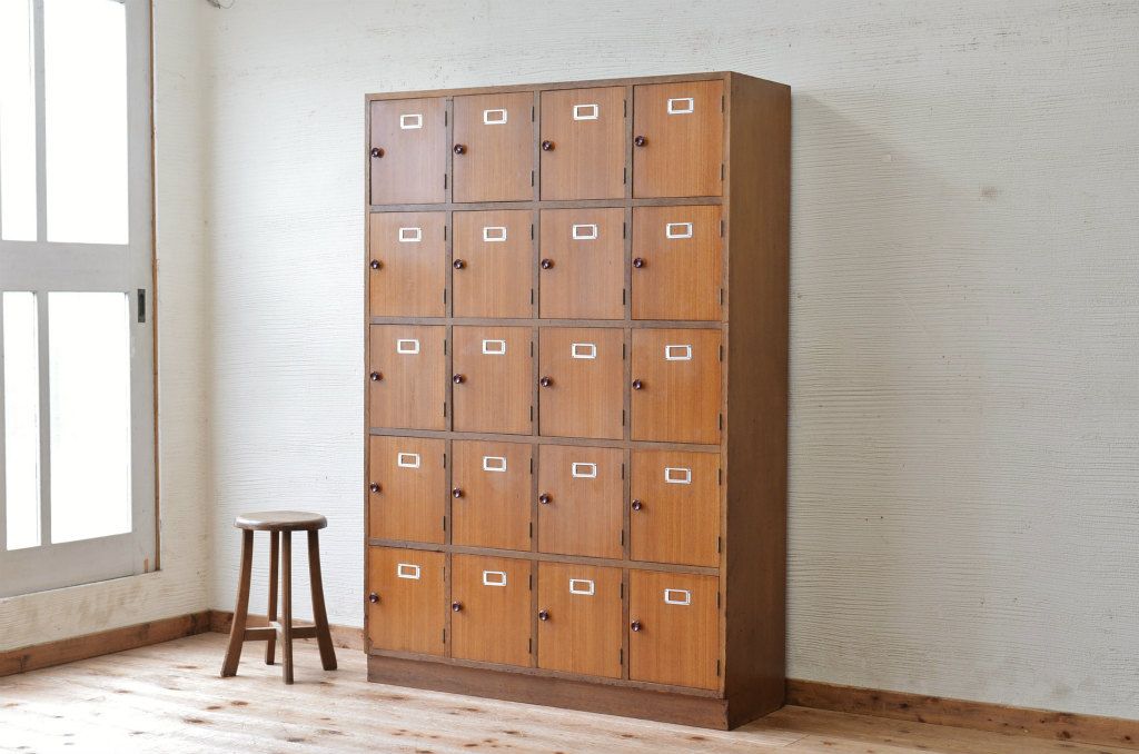 レトロ家具　1970年代レトロな扉付き下駄箱