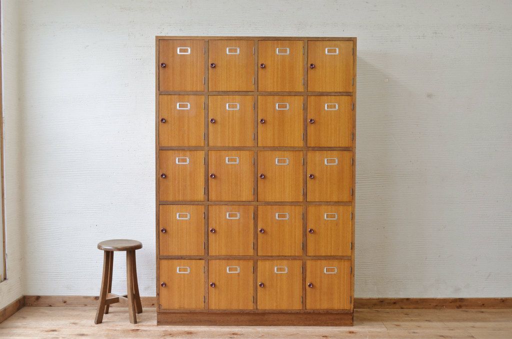 レトロ家具　1970年代レトロな扉付き下駄箱