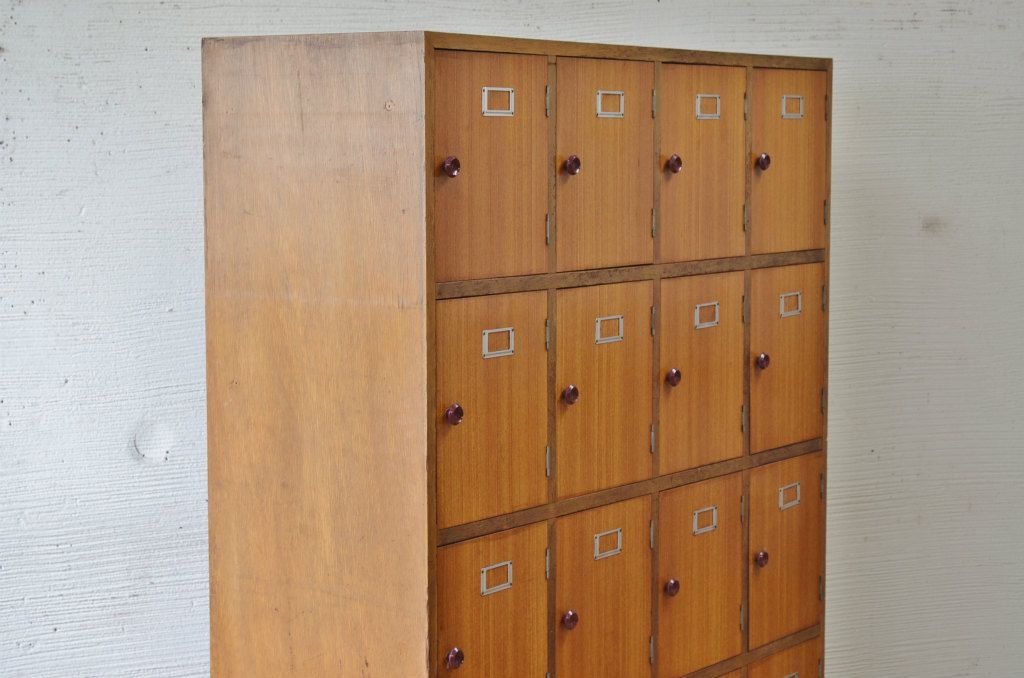 レトロ家具　1970年代レトロな扉付き下駄箱