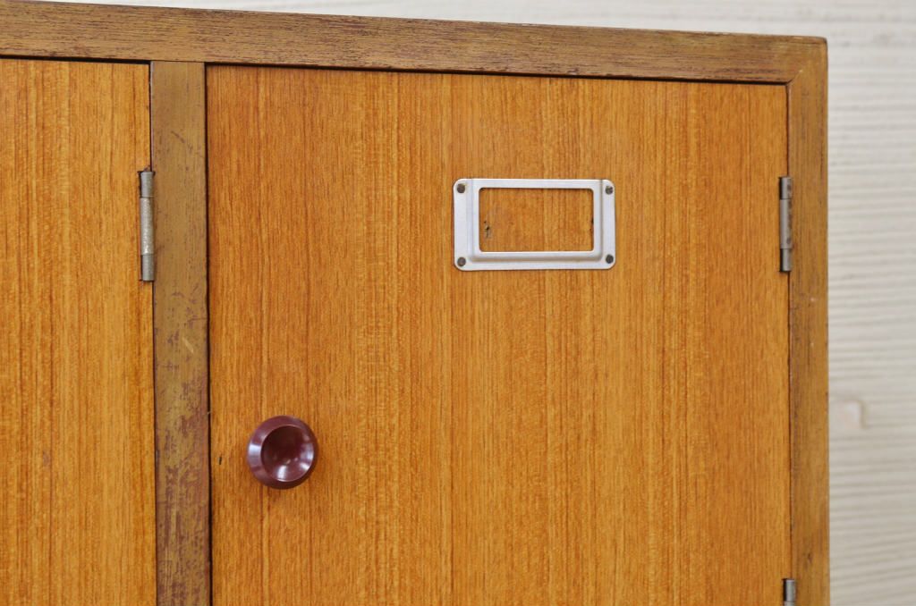 レトロ家具　1970年代レトロな扉付き下駄箱