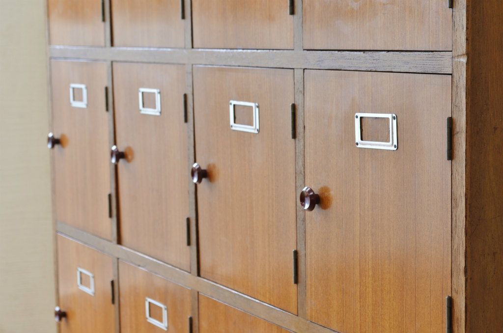 レトロ家具　1970年代レトロな扉付き下駄箱