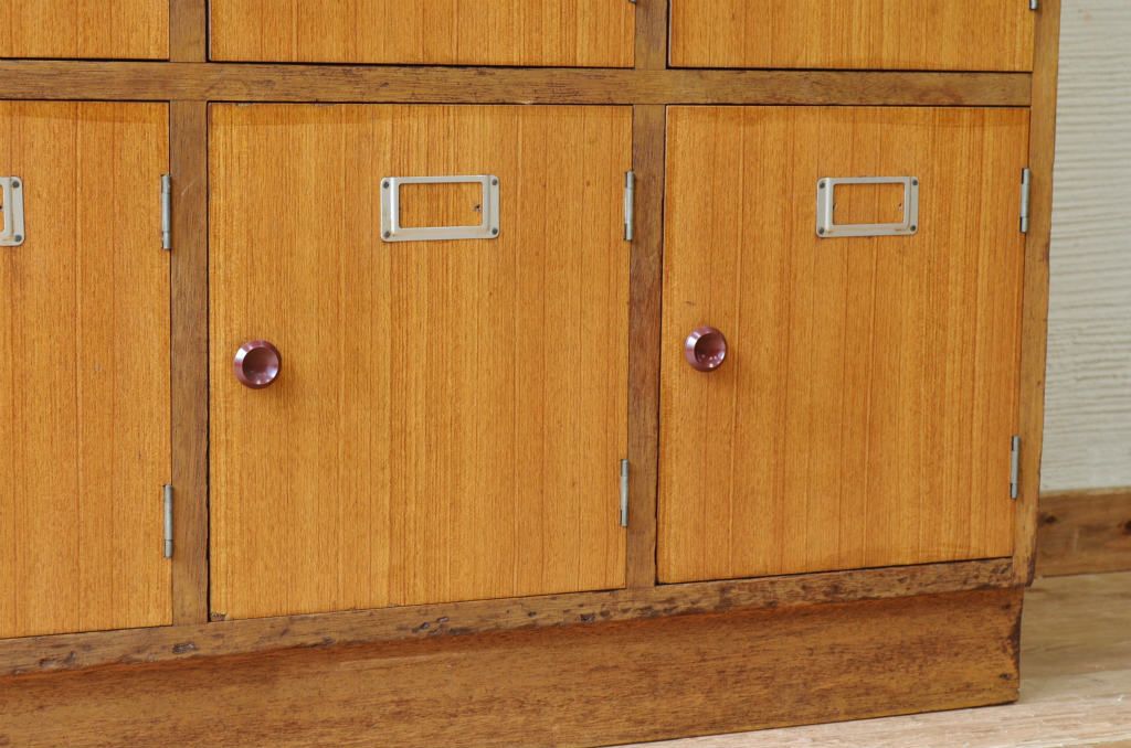 レトロ家具　1970年代レトロな扉付き下駄箱