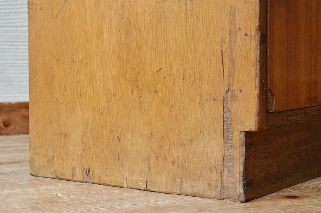 レトロ家具　1970年代レトロな扉付き下駄箱