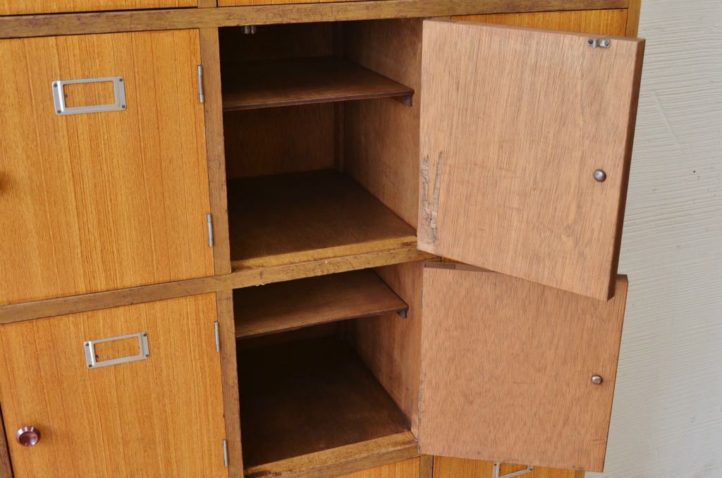 レトロ家具　1970年代レトロな扉付き下駄箱
