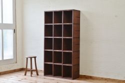 アンティーク家具　使い込まれたアンティークマス目棚2(飾り棚、陳列棚、下駄箱)