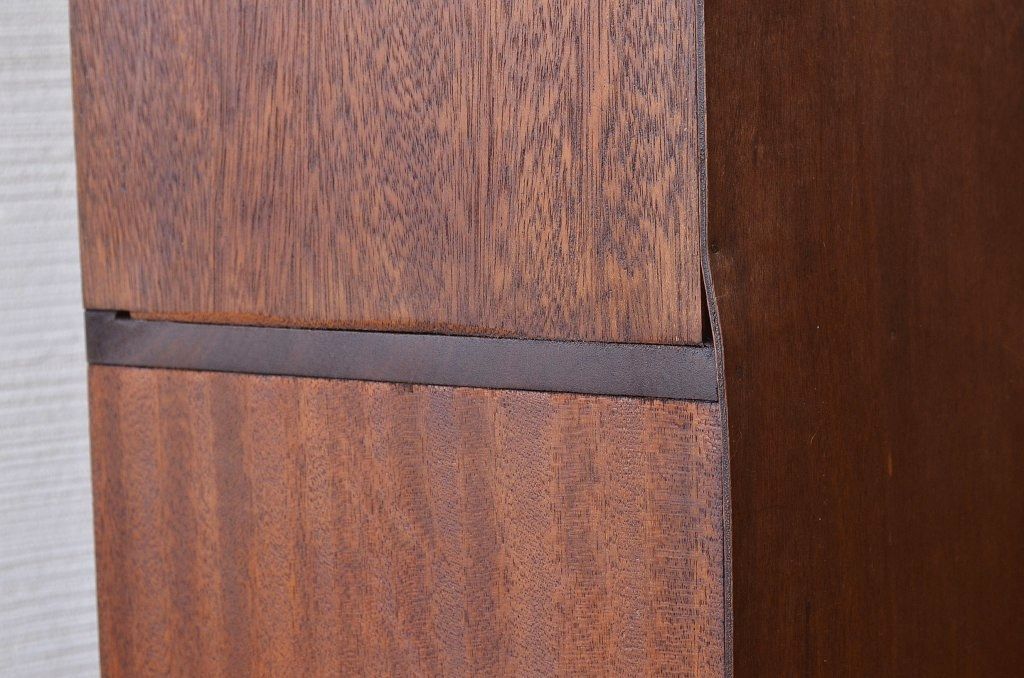 アンティーク家具　使い込まれたアンティークマス目棚2(飾り棚、陳列棚、下駄箱)