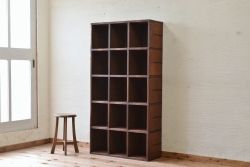 アンティーク家具　使い込まれたアンティークマス目棚5(飾り棚、陳列棚、下駄箱)