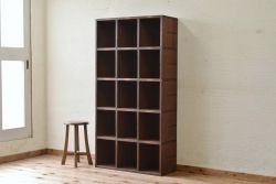 アンティーク家具　使い込まれたアンティークマス目棚6(飾り棚、陳列棚、下駄箱)
