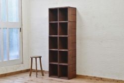 アンティーク家具　使い込まれたアンティークマス目棚8(飾り棚、陳列棚、下駄箱)